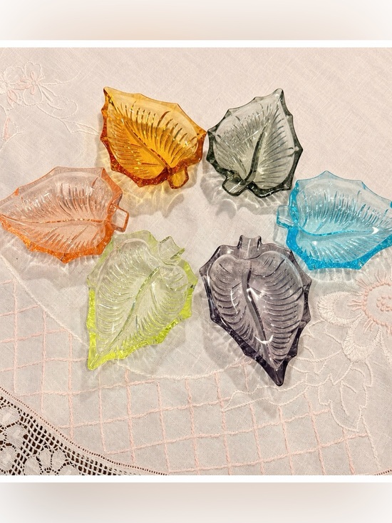 Other - VINTAGE! Peedee set 6 Harlequin Glass Leaf Trinket/Ashtray Trays Japan/No Chips